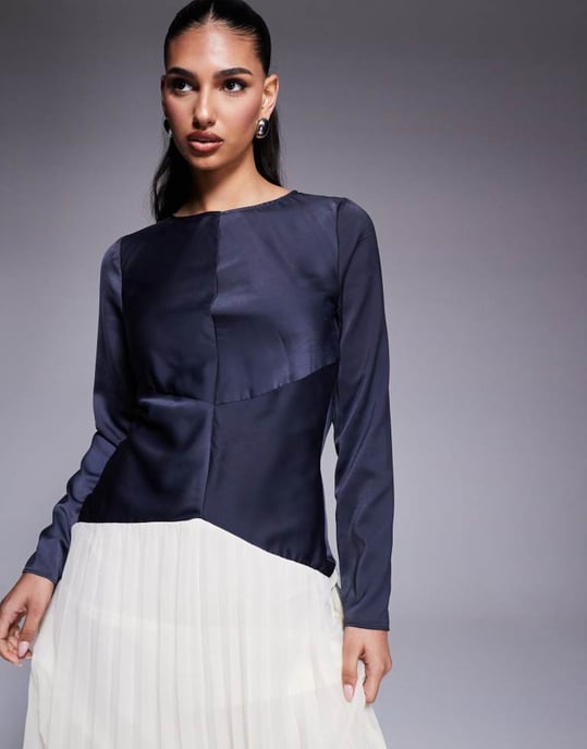 ASOS DESIGN färgglad blockad nederdel med sänkt midja och plisserad maxiklänning i marinblå och krämfärgad - Image 4