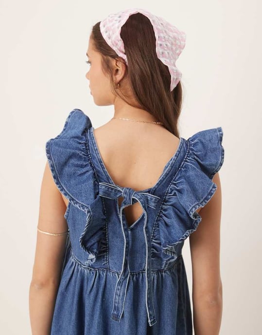 ASOS DESIGN denimsmock maxiklänning med rosett bak i ljusblå tvättning - Image 2