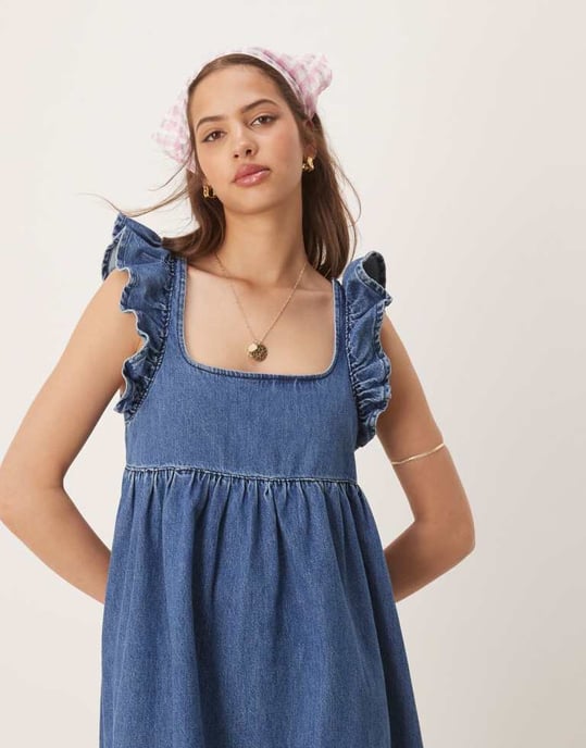 ASOS DESIGN denimsmock maxiklänning med rosett bak i ljusblå tvättning - Image 3