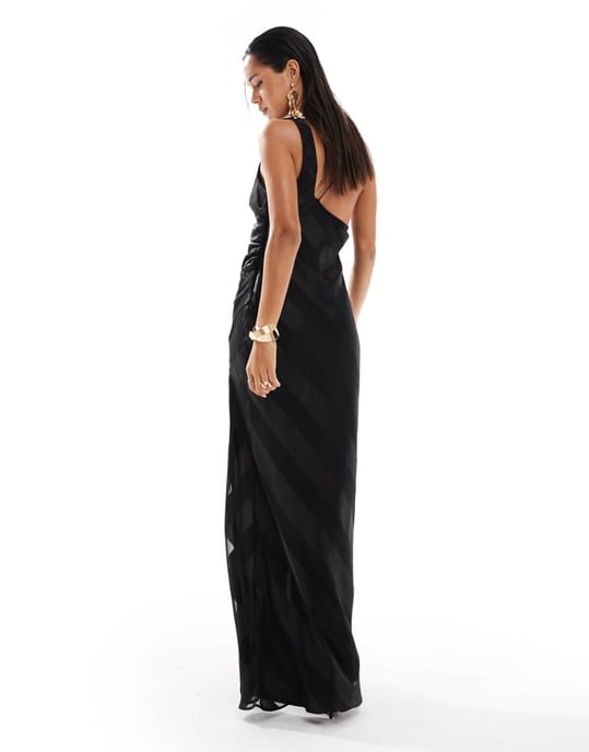 ASOS DESIGN satinrandig cowl neck asymmetrisk axelmaxikjol i svart - Image 2