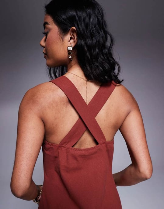 ASOS DESIGN halterneck maxiklänning med knutdetalj i rostig brunt - Image 4
