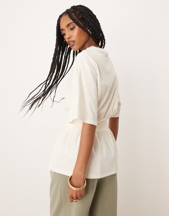 ASOS DESIGN oversized t-shirt med insydd midja i creme - Image 4