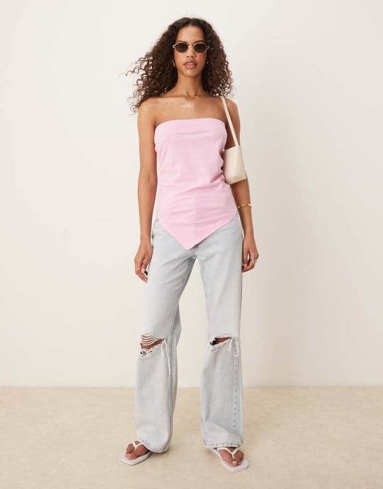 ASOS DESIGN rynkad asymmetrisk bandeau i rosa - Image 2