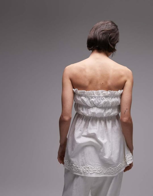 SNDYS linneblandning rynkad bandeau långärmad topp med blommor i vitt - Image 3