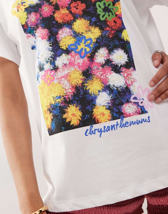 Återvunnen vintage oversized t-shirt med licensierad Monet blommönster i vitt - Image 2