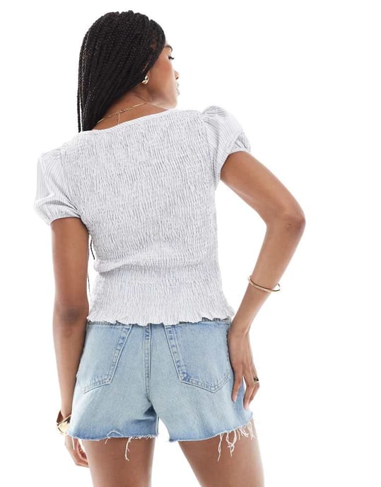 ASOS DESIGN blus med puffärmar och rynkning i blå randig - Image 2