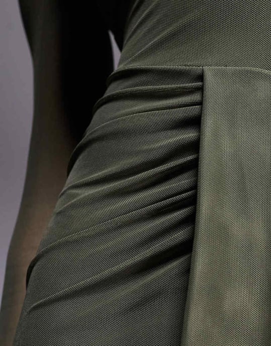 ASOS DESIGN mesh långärmad klänning med skuren hals och öppen rygg maxi-klänning med bälte i khaki - Image 3