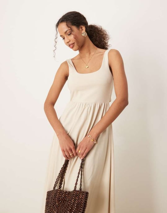 ASOS DESIGN maxiklänning med fyrkantig halsringning och mikrobyste i neutral färg - Image 3