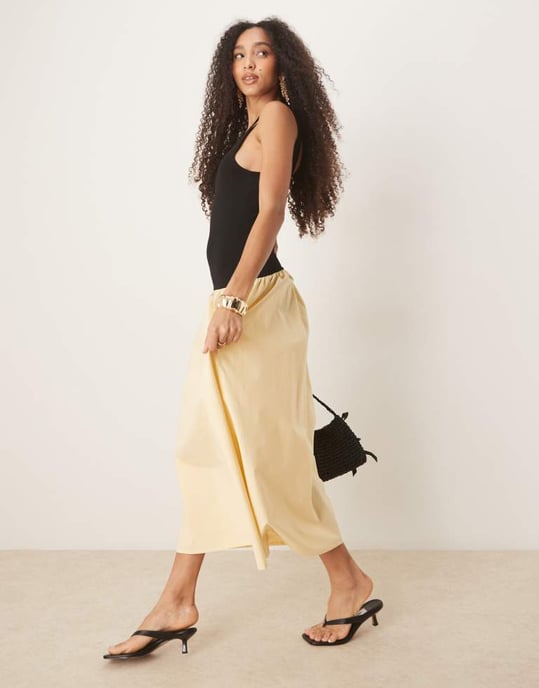 ASOS DESIGN kontrasterande poplinmix fyrkantig hals maxi klänning i smörkräm - Image 2