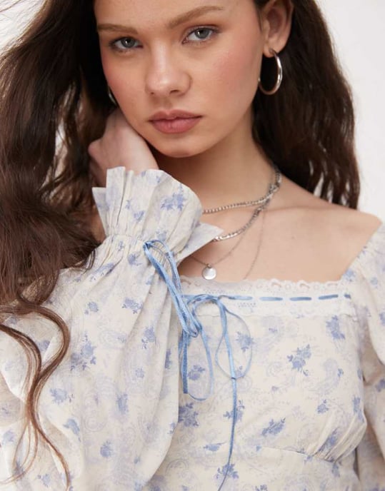 Miss Selfridge mjölkpiga maxiklänning i blått blommönster - Image 2