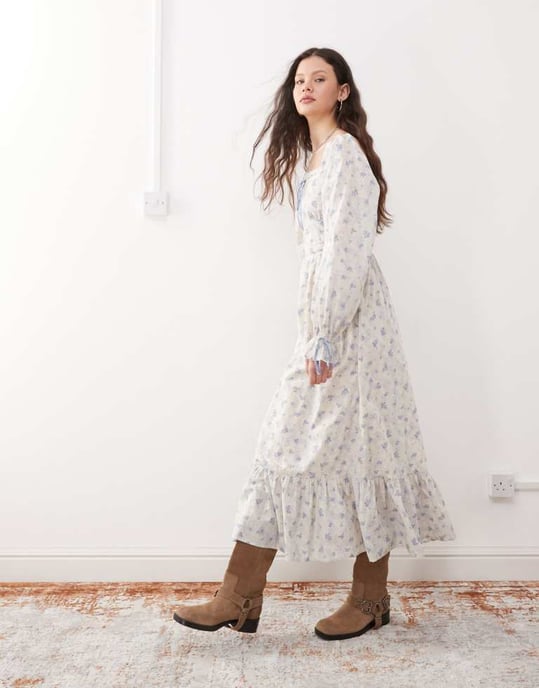 Miss Selfridge mjölkpiga maxiklänning i blått blommönster - Image 4
