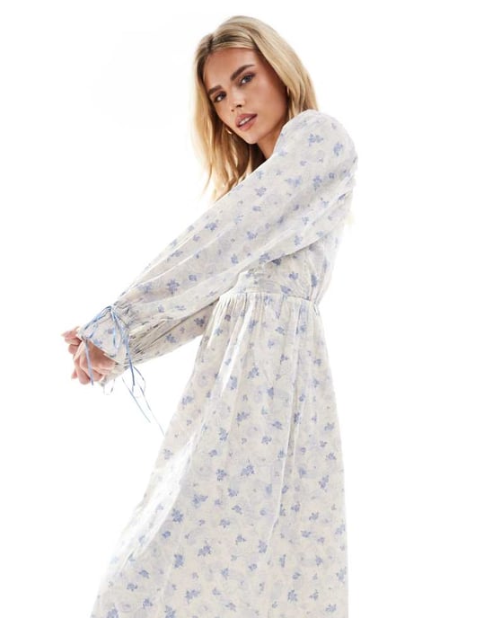 Miss Selfridge Petite mjölkerska maxiklänning i blått blommönster - Image 2
