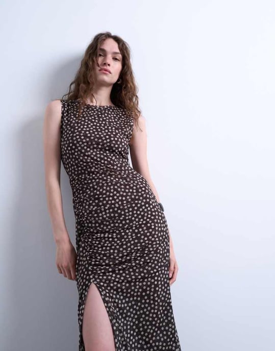 Topshop rynkad polkadot maxi-klänning i brun - Image 4