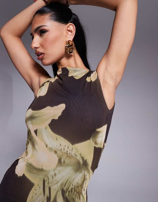 ASOS DESIGN oversize blommig tryckt mesh klänning med snitt i brunt - Image 3