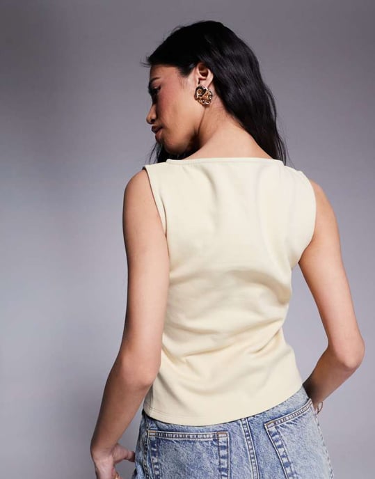 ASOS DESIGN gold hardware interlock waistcoat co ord in buttermilk - Image 4