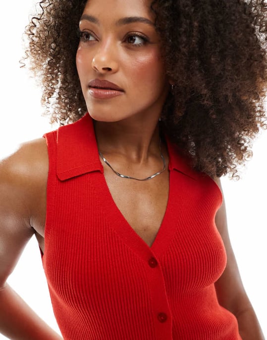 ASOS DESIGN stickad ribbad topp med krage i röd - Image 2