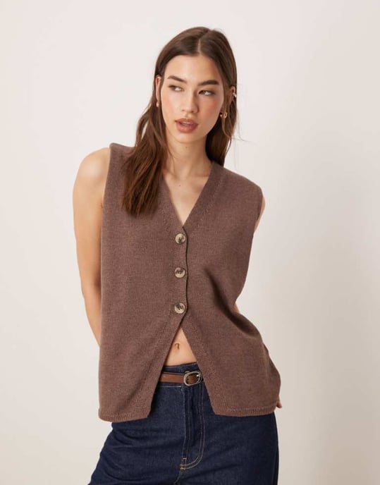 ASOS DESIGN ren stickad avslappnad passform väst i choklad - Image 1