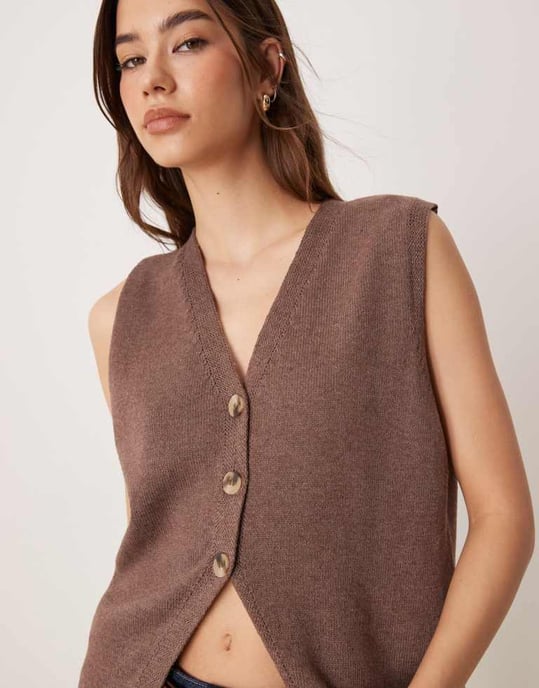ASOS DESIGN ren stickad avslappnad passform väst i choklad - Image 2