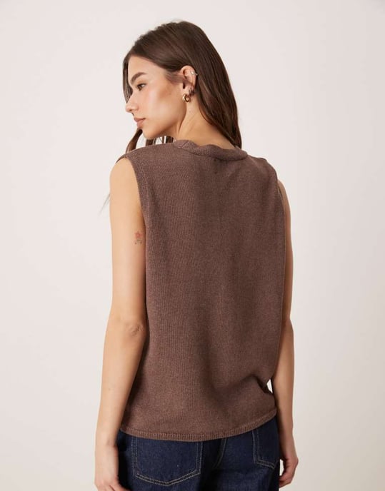 ASOS DESIGN ren stickad avslappnad passform väst i choklad - Image 4