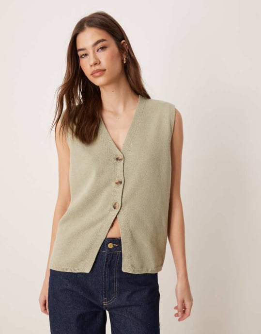 ASOS DESIGN ren stickad avslappnad passform väst i khaki - Image 1