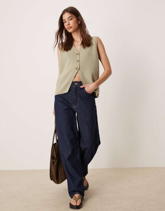 ASOS DESIGN ren stickad avslappnad passform väst i khaki - Image 4
