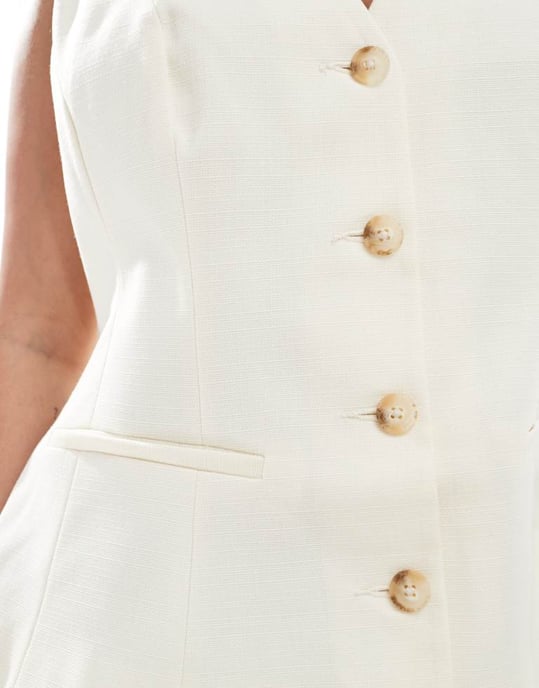 ASOS DESIGN Curve peplum väst i smörkräm - Image 3