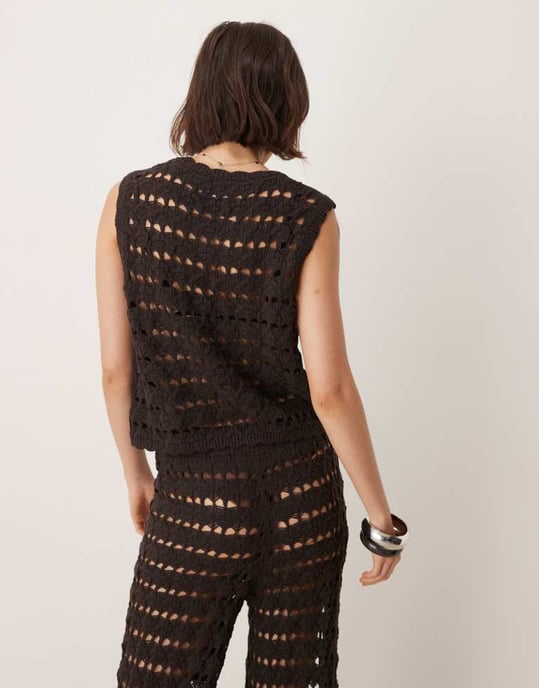 ASOS DESIGN öppen stitch virkade knytfront stickade väst i choklad - BRUN - Image 3