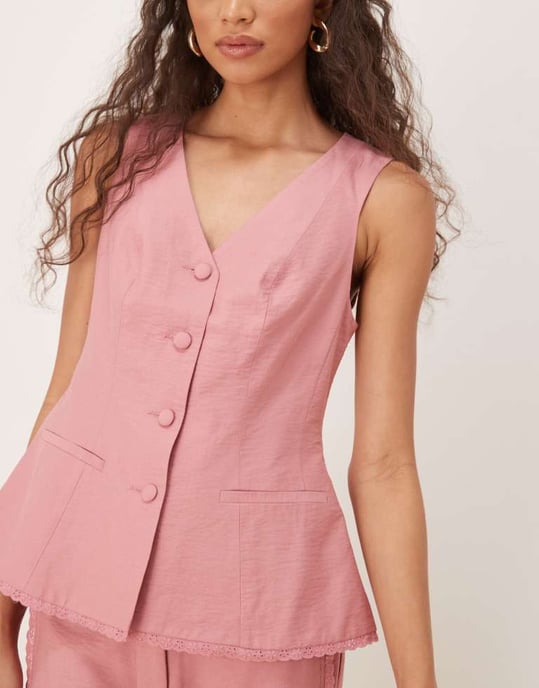ASOS DESIGN väst med spetskant i rosa - Image 4