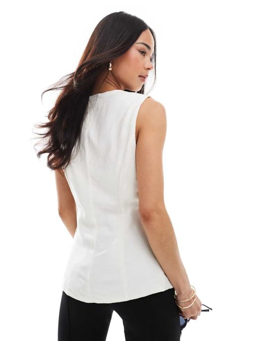 ASOS DESIGN linneblandning snitt halsväst i ecru - Image 3