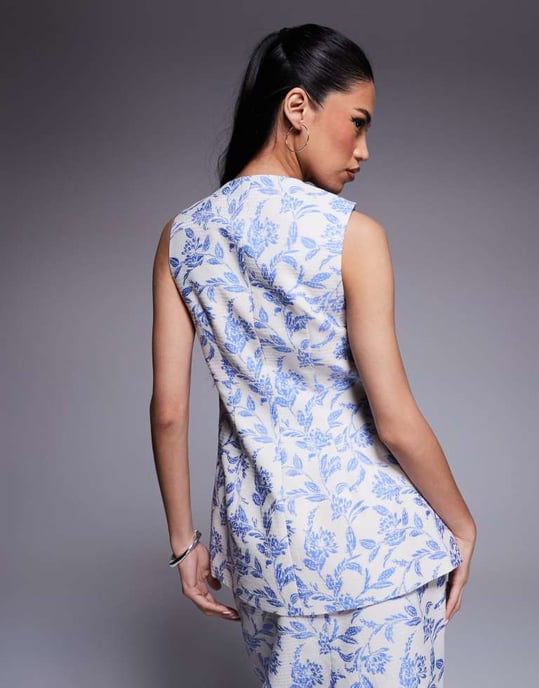 ASOS LUXE samordnad jacquard väst med 3D-blommor i blått tapetmönster - Image 2