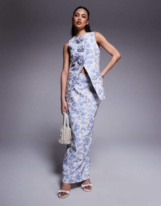 ASOS LUXE samordnad jacquard väst med 3D-blommor i blått tapetmönster - Image 4