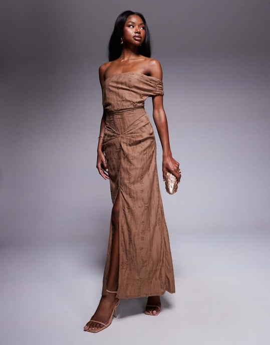 ASOS DESIGN texturerad sliten bardot midi-klänning med råa paneler i choklad - Image 1