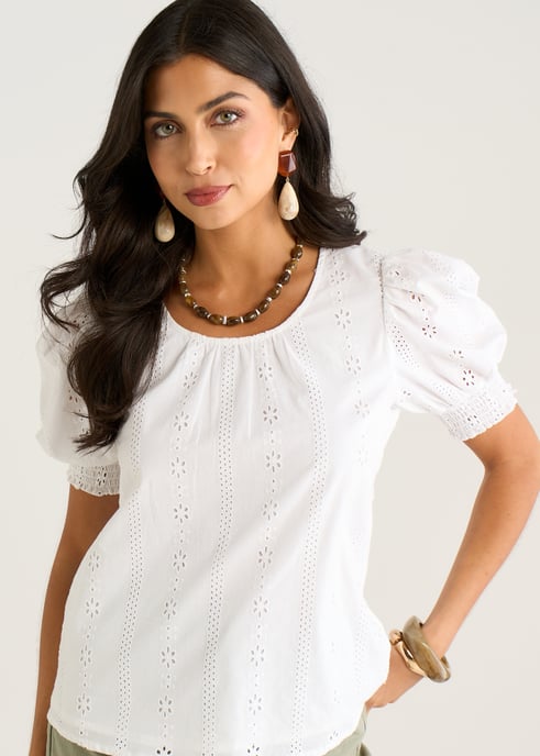 Crèmekleurig topje met broderie anglaise en pofmouwen - Image 2