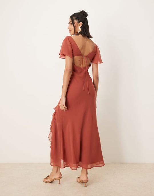 ASOS DESIGN klänning med spetsdetaljer och volangärmar, split midaxi med öppen rygg i rostfärg - Image 2