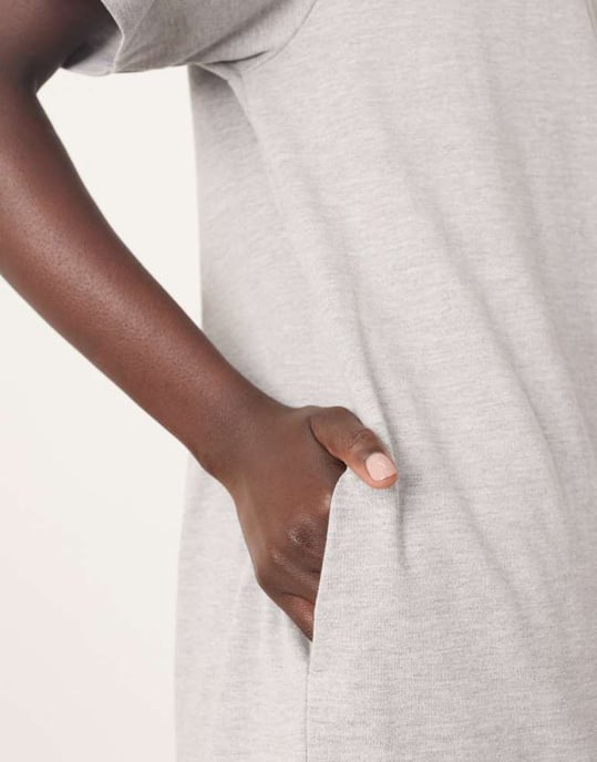 ARRANGE premium tungvikts t-shirt midi klänning i gråmelerad - Image 4