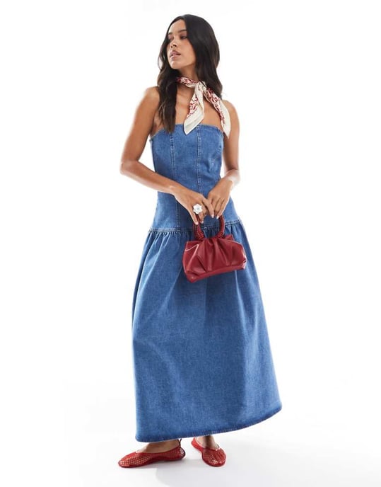 ASOS DESIGN bälte midja bandeau denim midi klänning med sänkt midja i mellanblå - Image 1