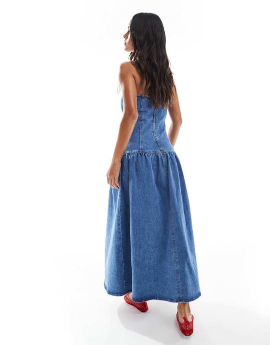 ASOS DESIGN bälte midja bandeau denim midi klänning med sänkt midja i mellanblå - Image 4