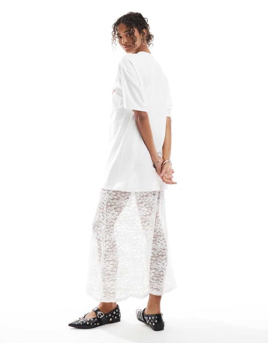 ASOS DESIGN 2 i 1 T-shirt midi spetsklänning i vitt med grafisk tryck - Image 3