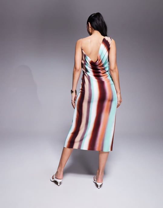 ASOS DESIGN asymmetrisk cowl-neck midi-klänning i randig mönster - Image 3