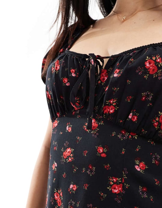 Miss Selfridge snurrad te midaxi klänning i svart rosprint - Image 3
