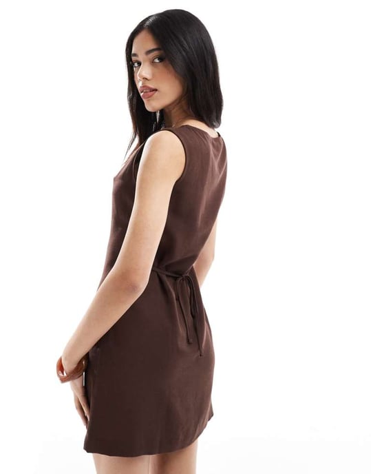 ASOS DESIGN linneblandning sömdetalj mini klänning i choklad - Image 3