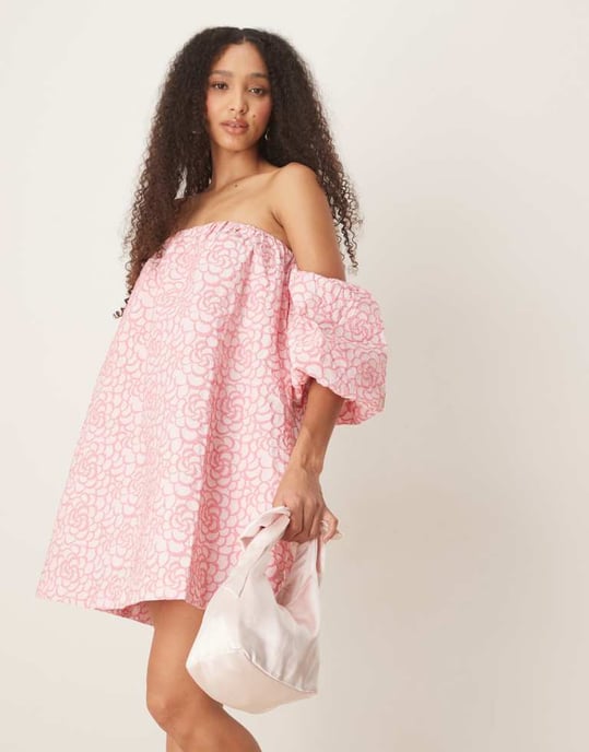 YAS texturerad ros jacuard off shoulder mini klänning i rosa - Image 2