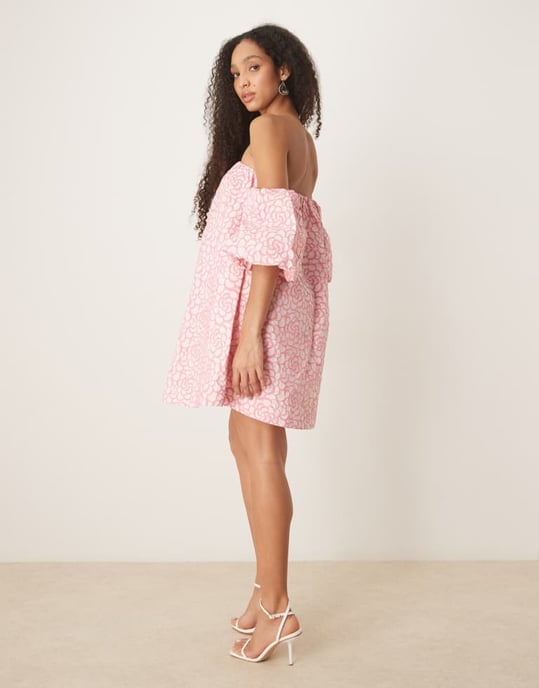 YAS texturerad ros jacuard off shoulder mini klänning i rosa - Image 4