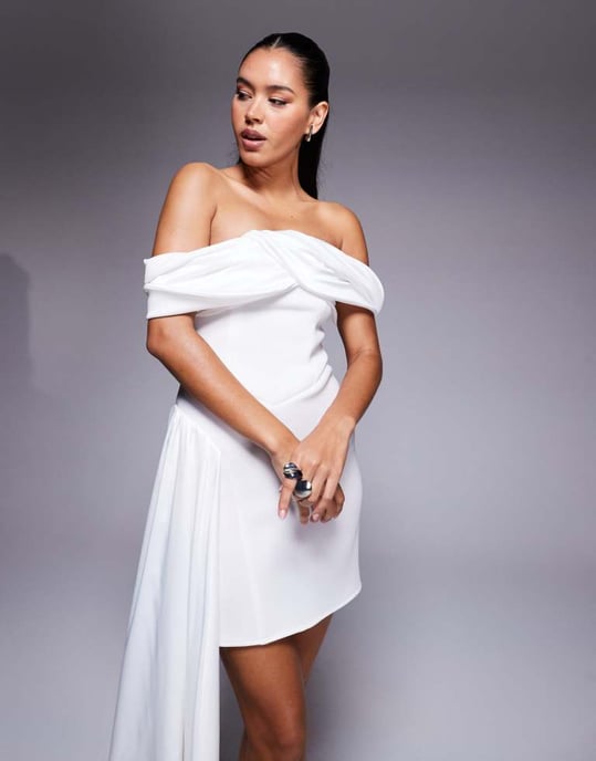 ASOS DESIGN Premium vikbar bardot mini-klänning med sidentyg i vit scuba-stil - Image 2