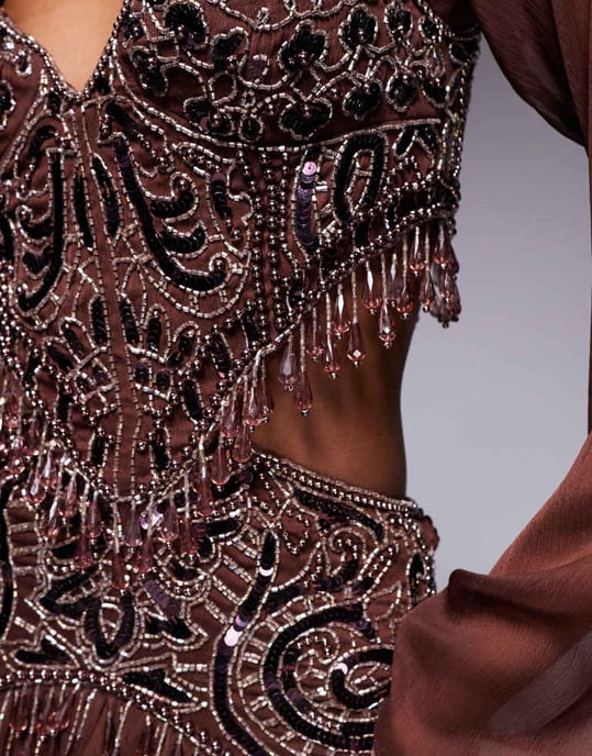 ASOS DESIGN mini klänning med fladdrande ärmar och dekorativa detaljer i choklad - Image 2