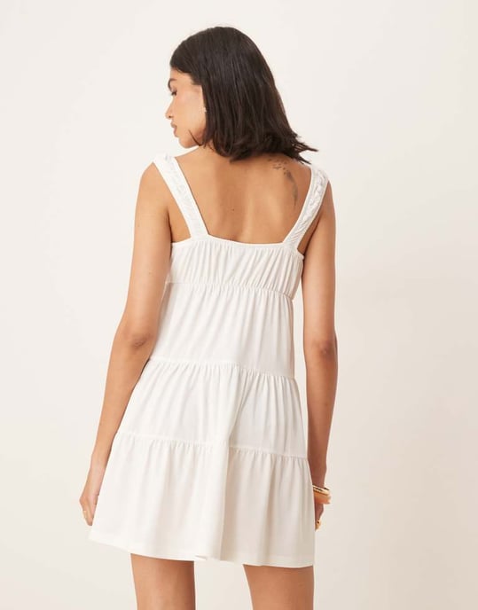 ASOS DESIGN babydoll svängande lager mini klänning i elfenben - Image 3