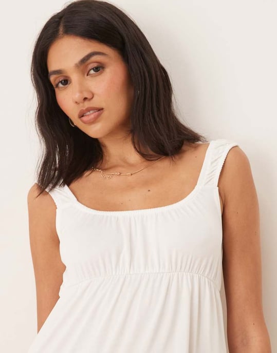 ASOS DESIGN babydoll svängande lager mini klänning i elfenben - Image 4