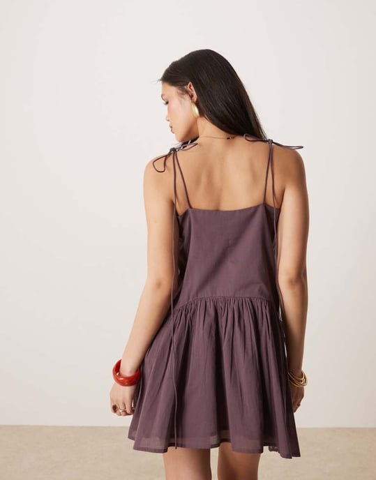 ASOS DESIGN miniklänning med sänkt midja i bitter choklad - Image 4
