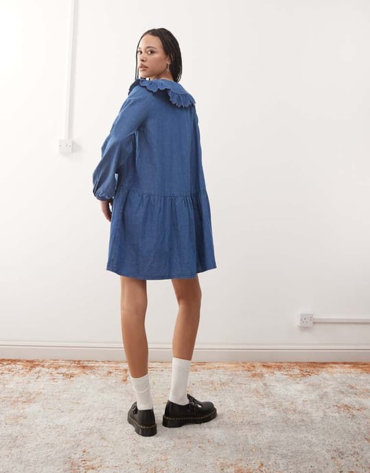 Återvunnen vintage denim mini smockklänning med oversized Peter Pan-krage i mellanblått - MBLUE - Image 3