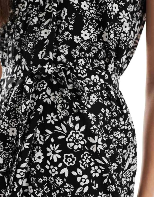 Vero Moda Easy cami ankelklänning i svart blommönster - Image 3